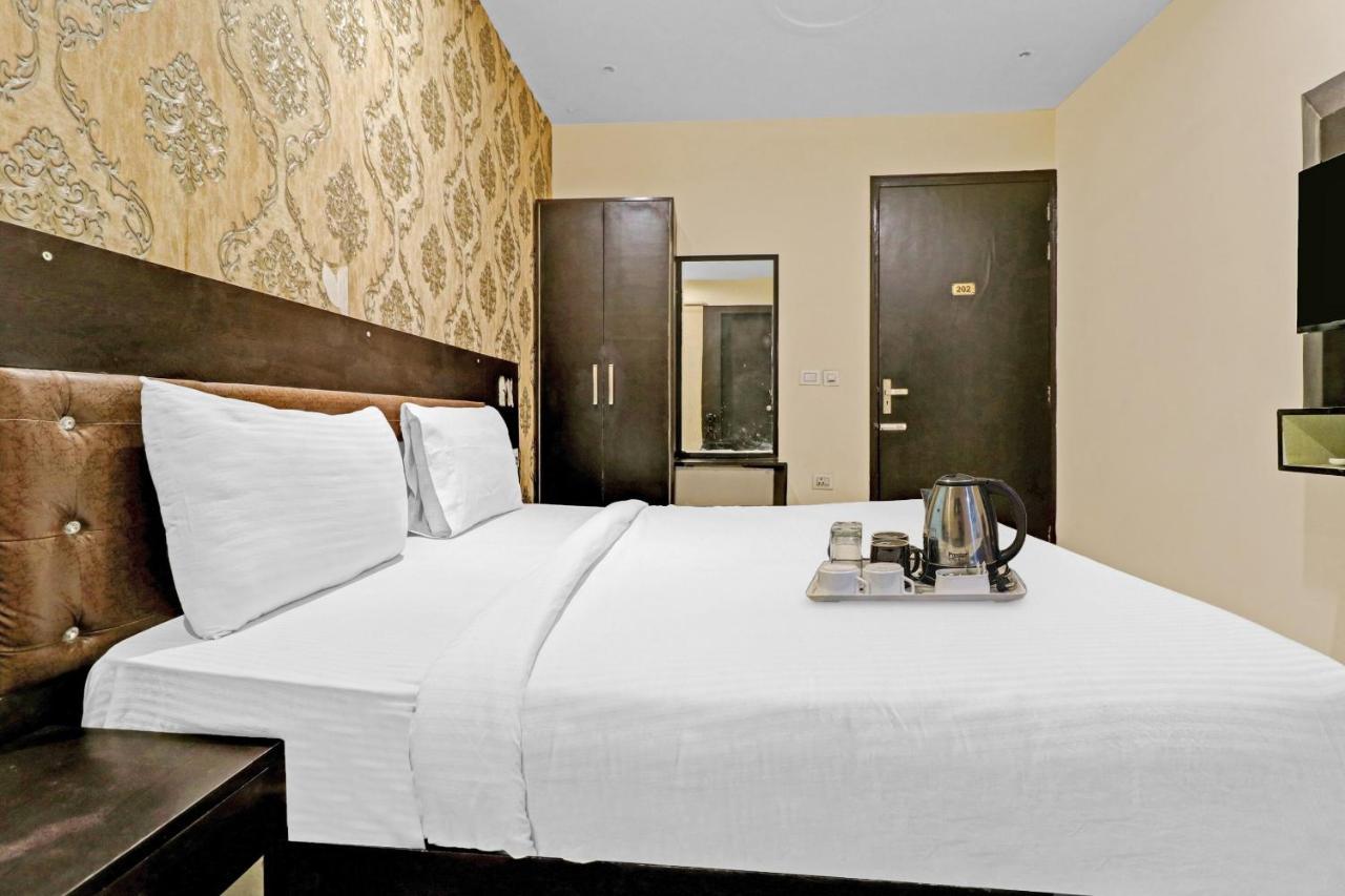 Oyo 23368 Boutique Hotel Paragon New Delhi Exterior foto