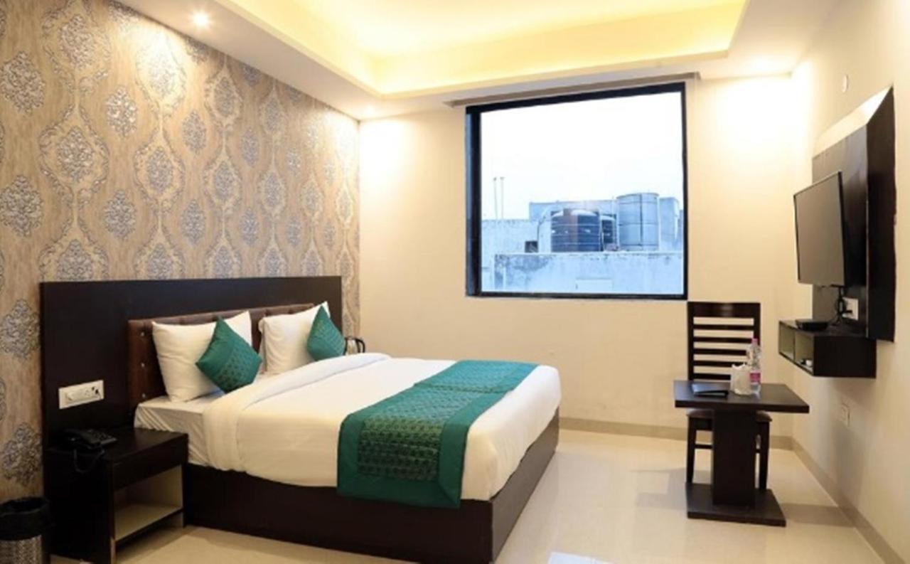 Oyo 23368 Boutique Hotel Paragon New Delhi Exterior foto